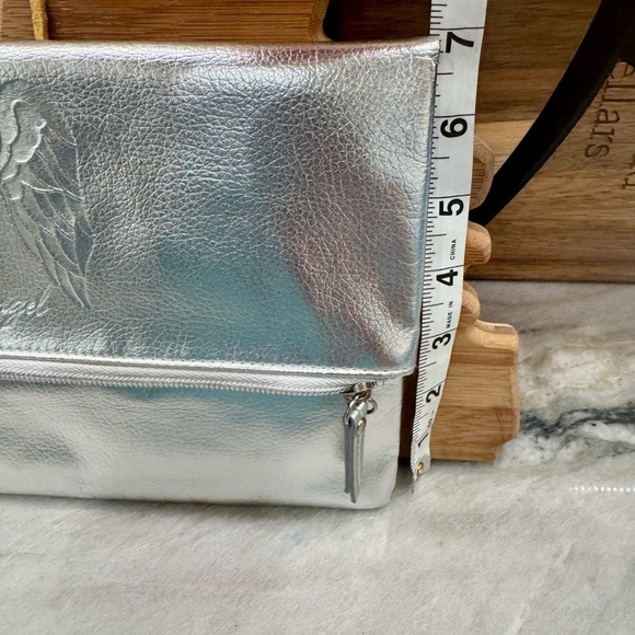 Victoria's Secret Slippers w/Cosmetic Bag - Picture 13 of 16